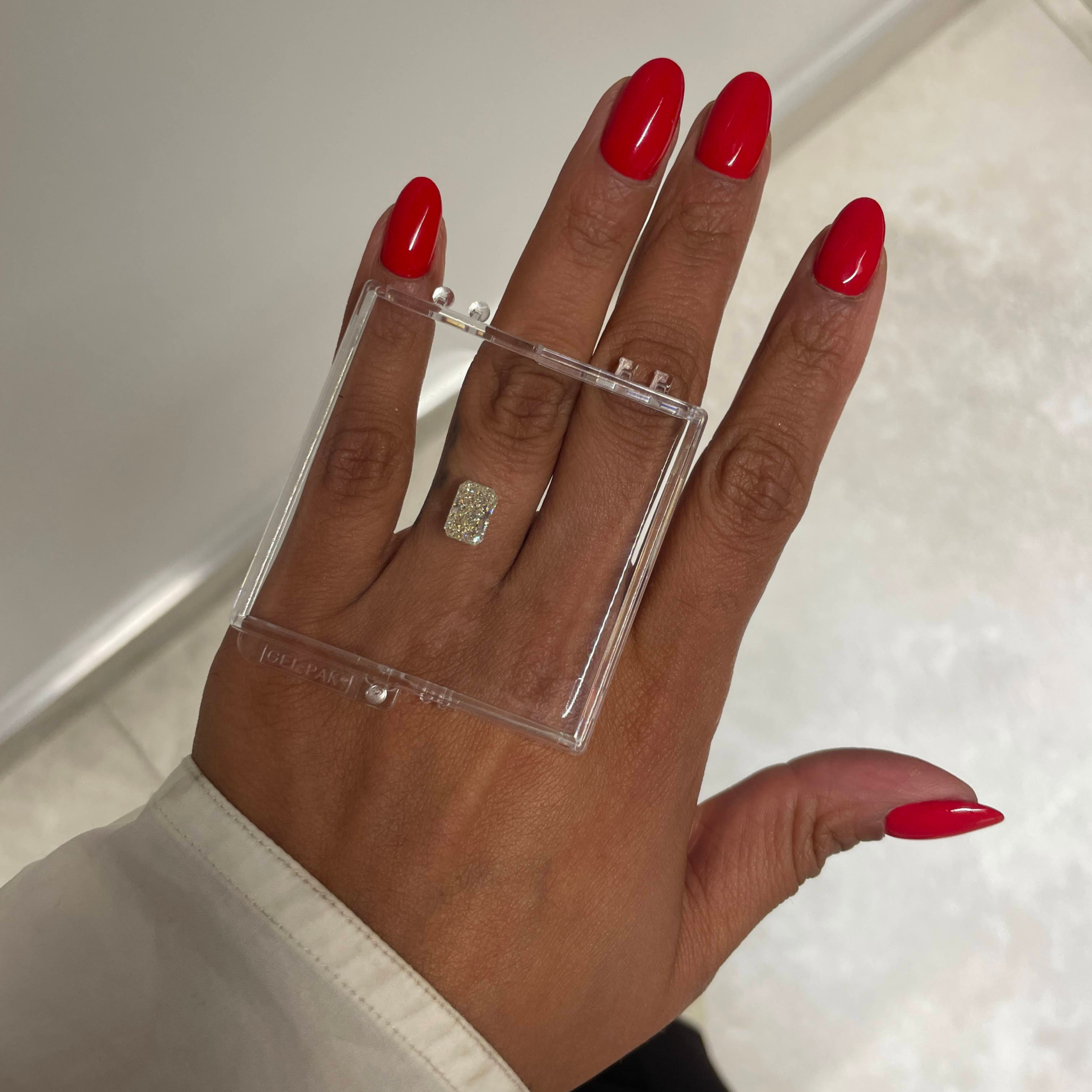 2.01 CRT UV VS2 RADIANT CUT DIAMOND