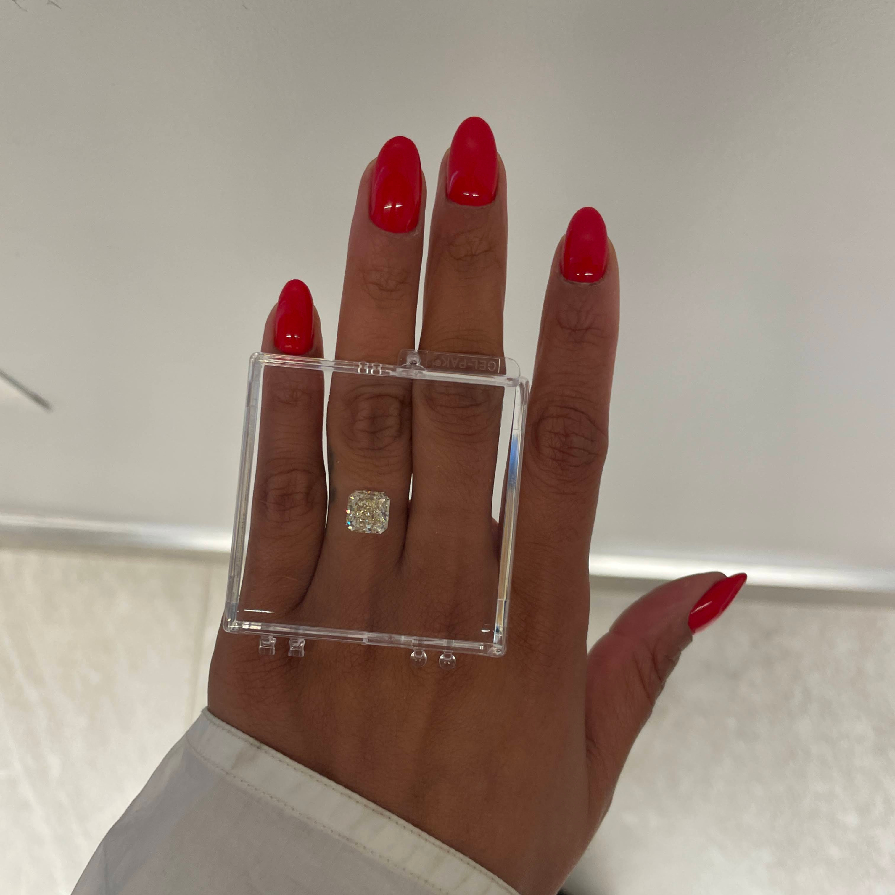 3.25 CRT YZ VS2 RADIANT CUT DIAMOND