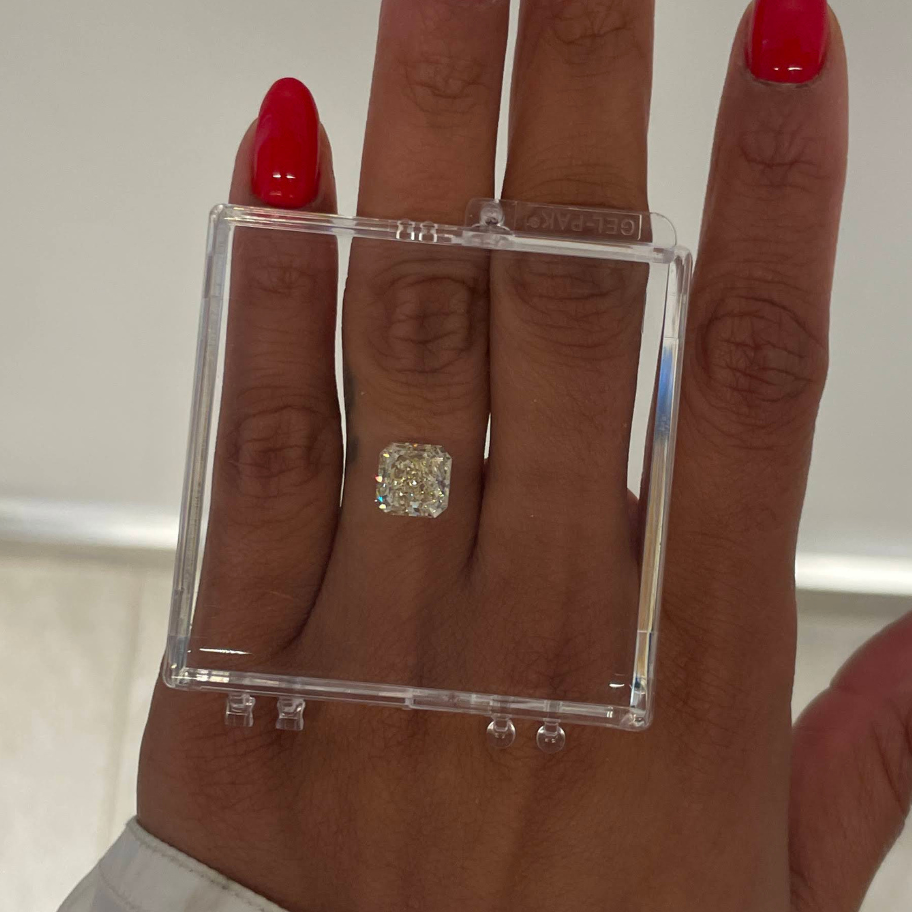 3.25 CRT YZ VS2 RADIANT CUT DIAMOND