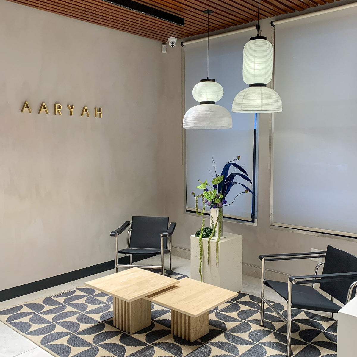 AARYAH - Showroom - Full Size