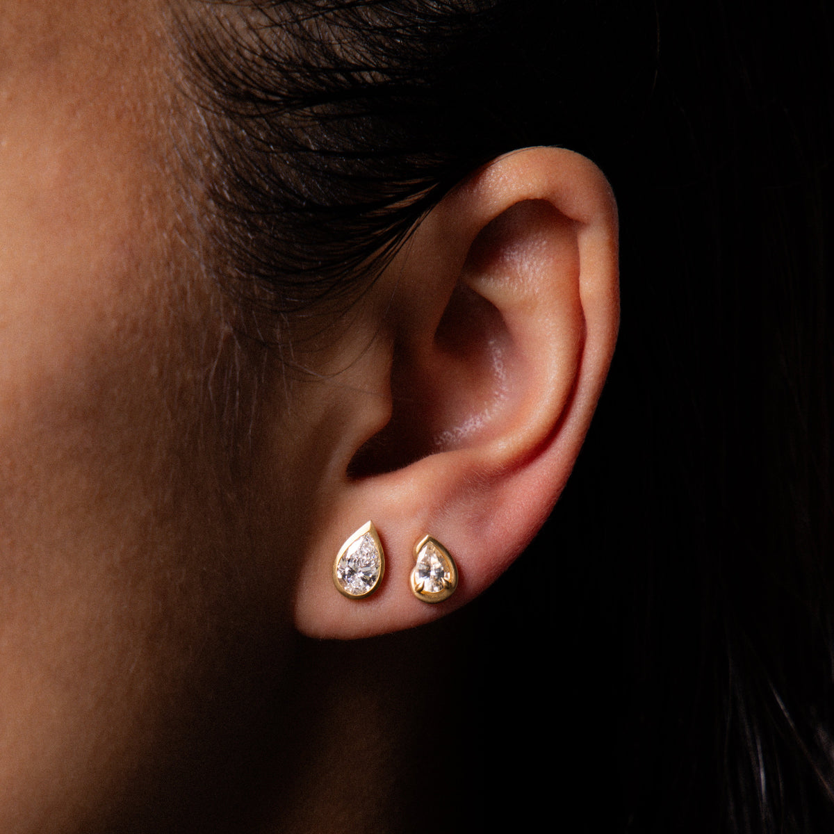 BB THELMA WHITE SAPPHIRE STUDS