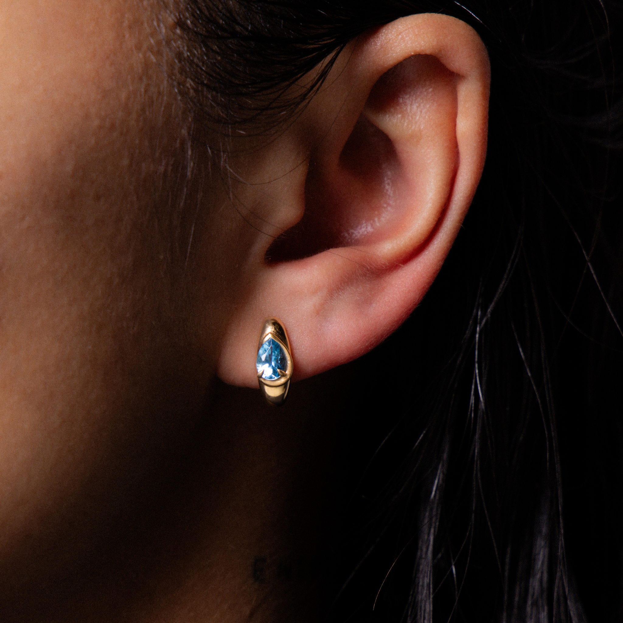 BB THELMA SWISS BLUE TOPAZ HUGGIES