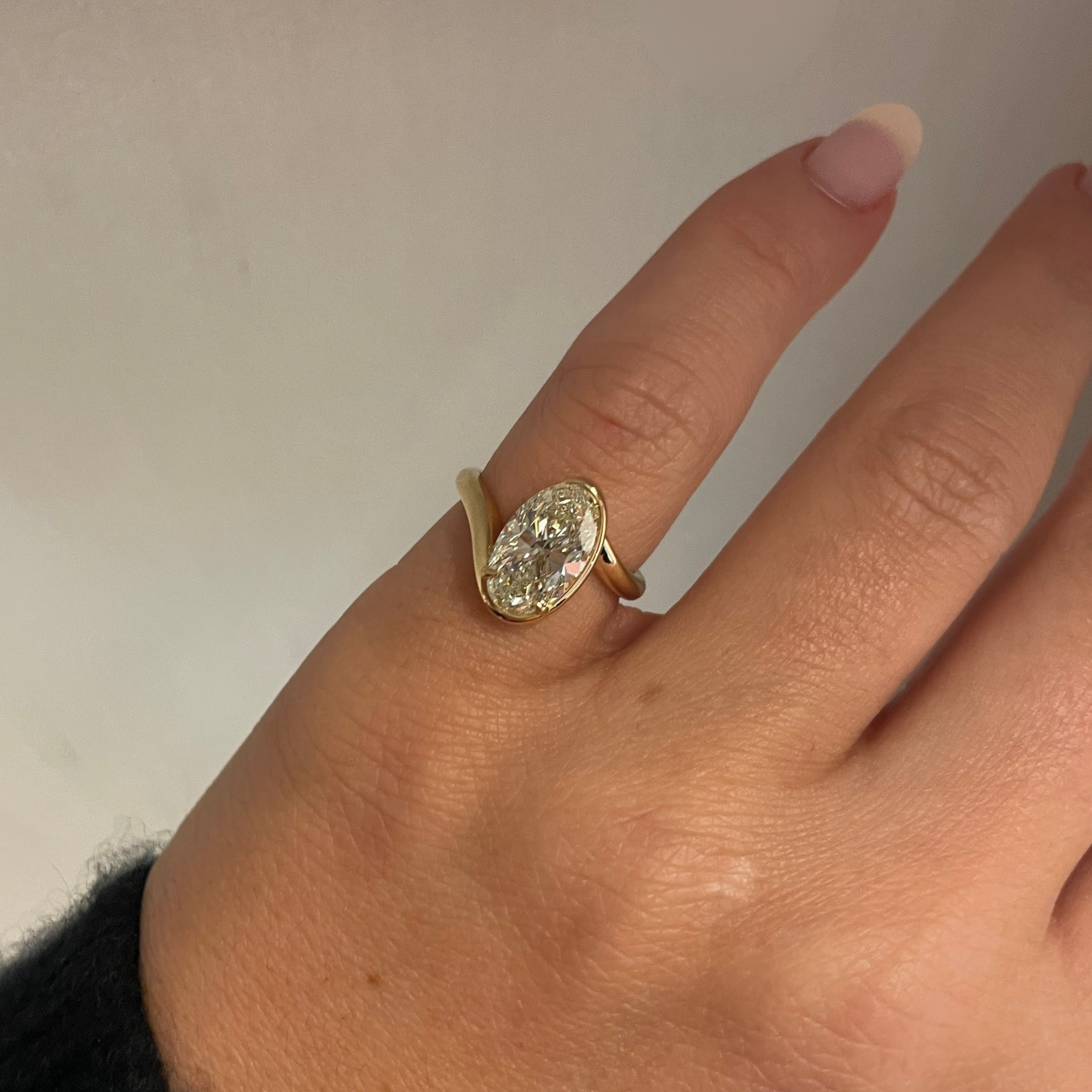 BESPOKE WHITE OVAL TALIA RING