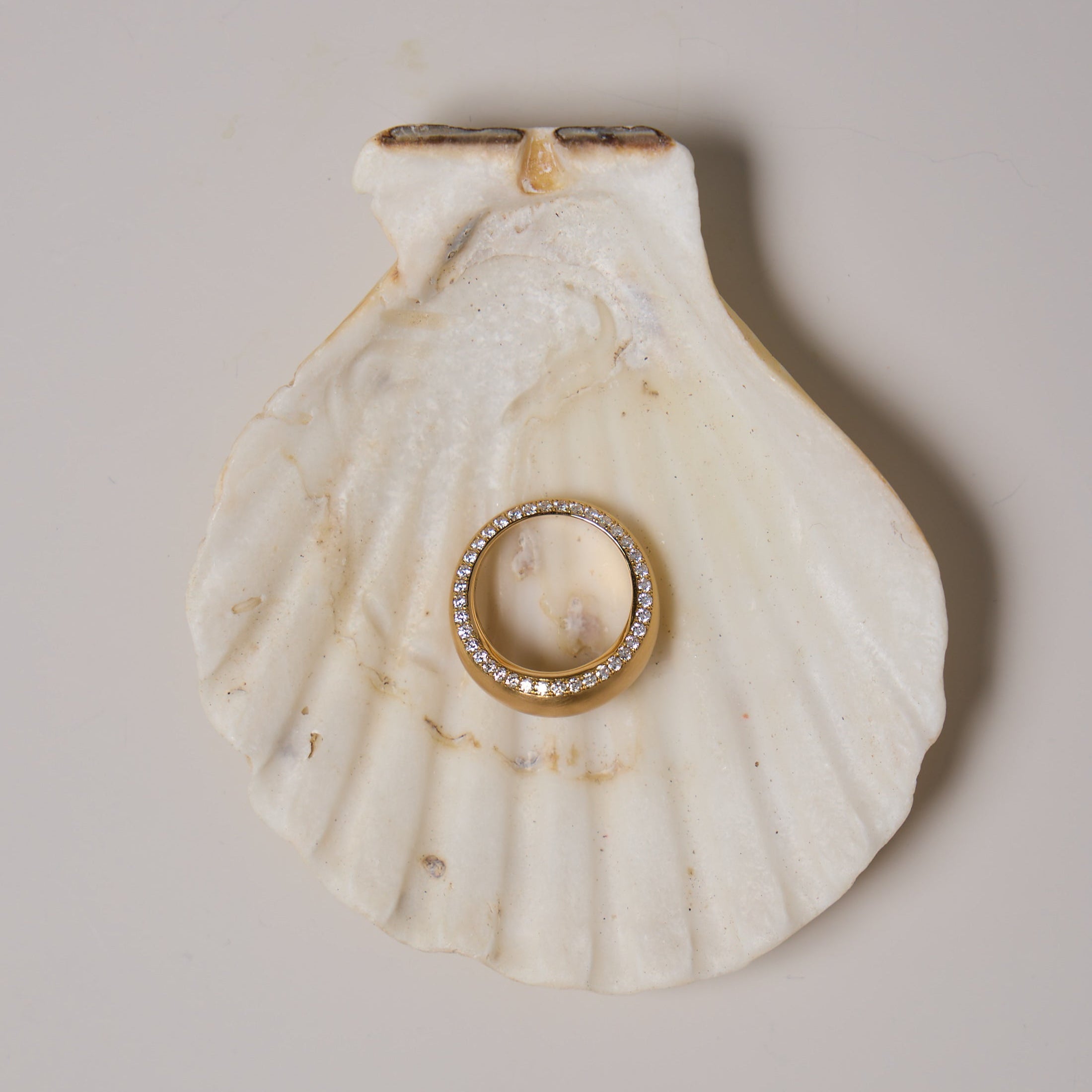 HIDDEN PAVÉ SAGE BAND