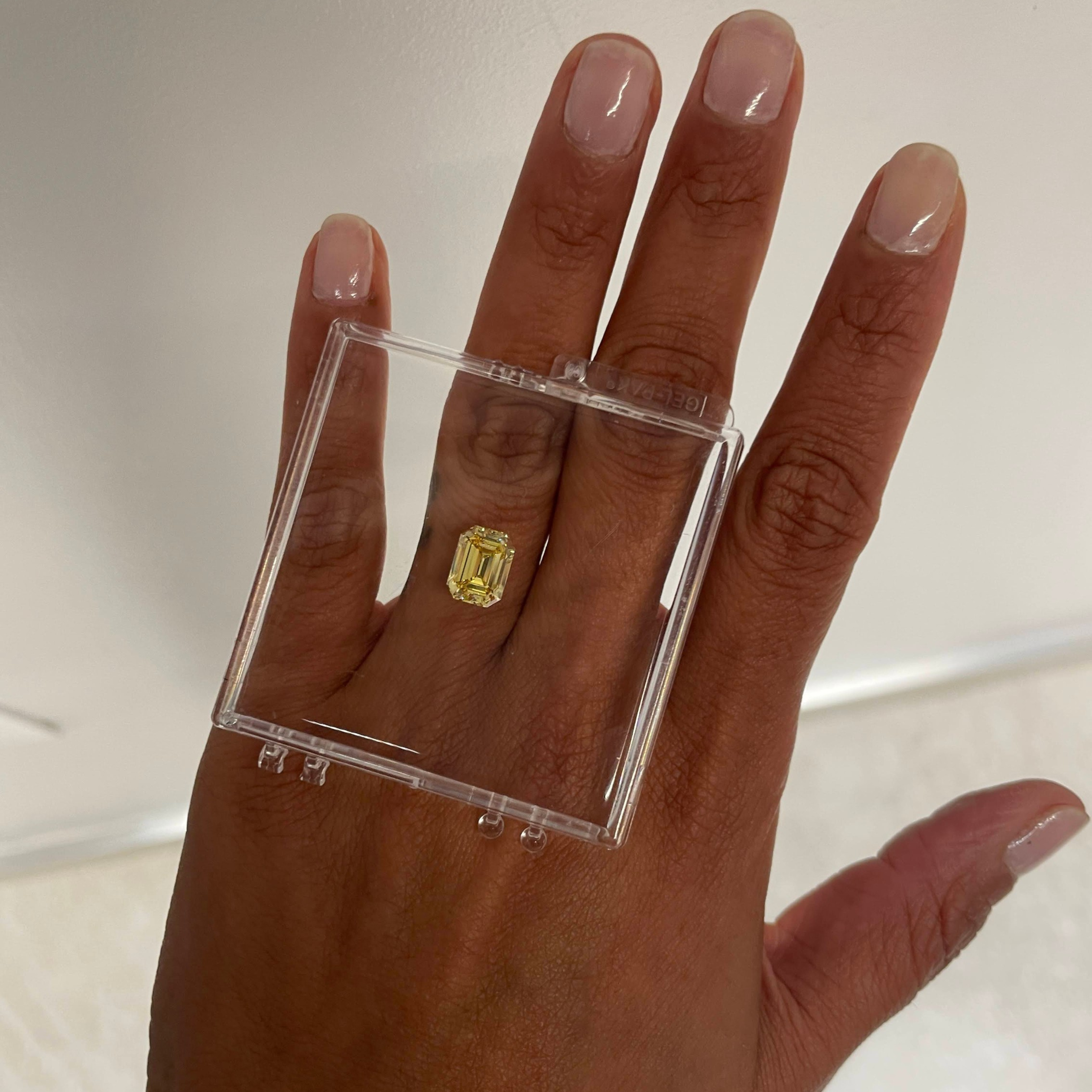 2.77 CRT FVY VVS2 EMERALD CUT DIAMOND