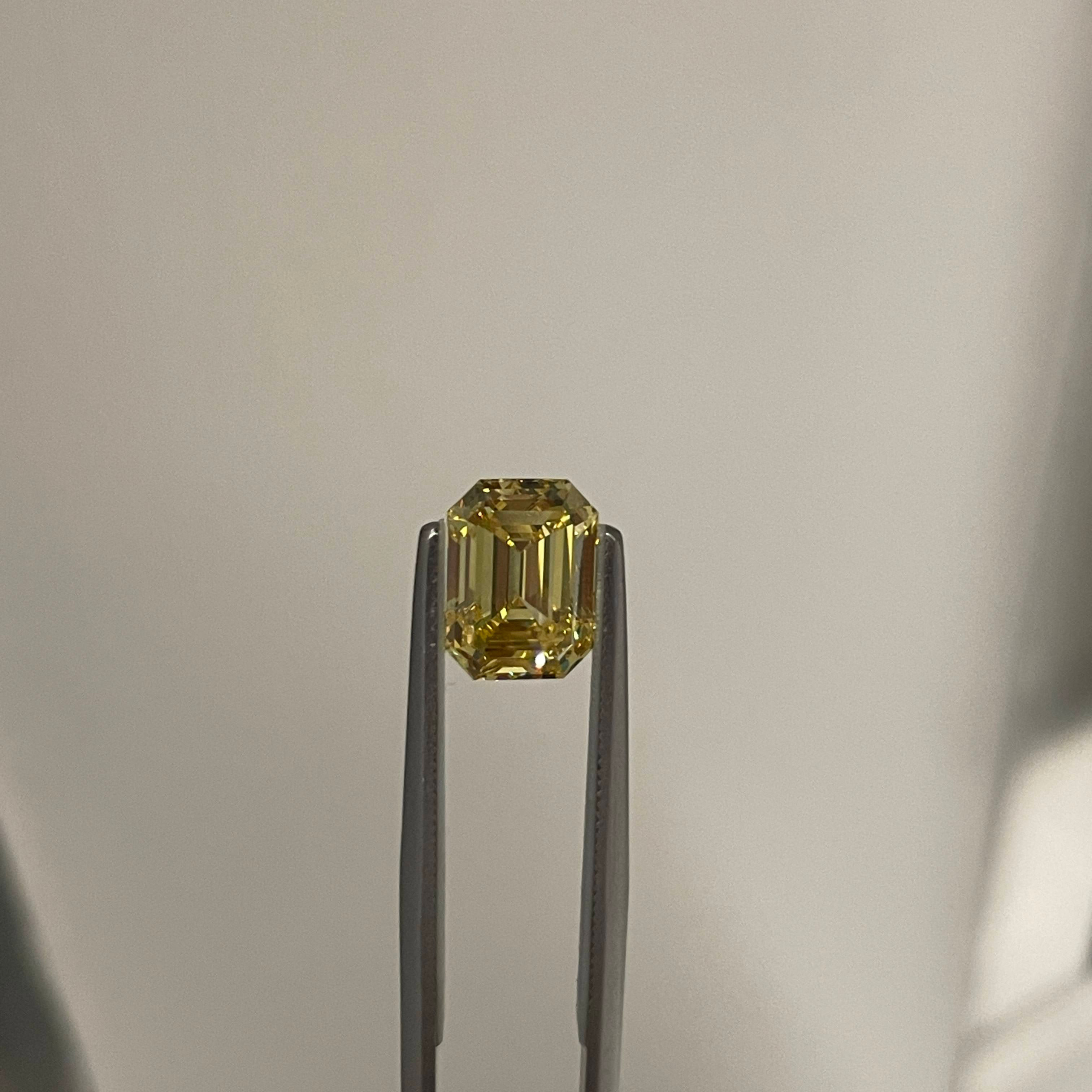 2.77 CRT FVY VVS2 EMERALD CUT DIAMOND
