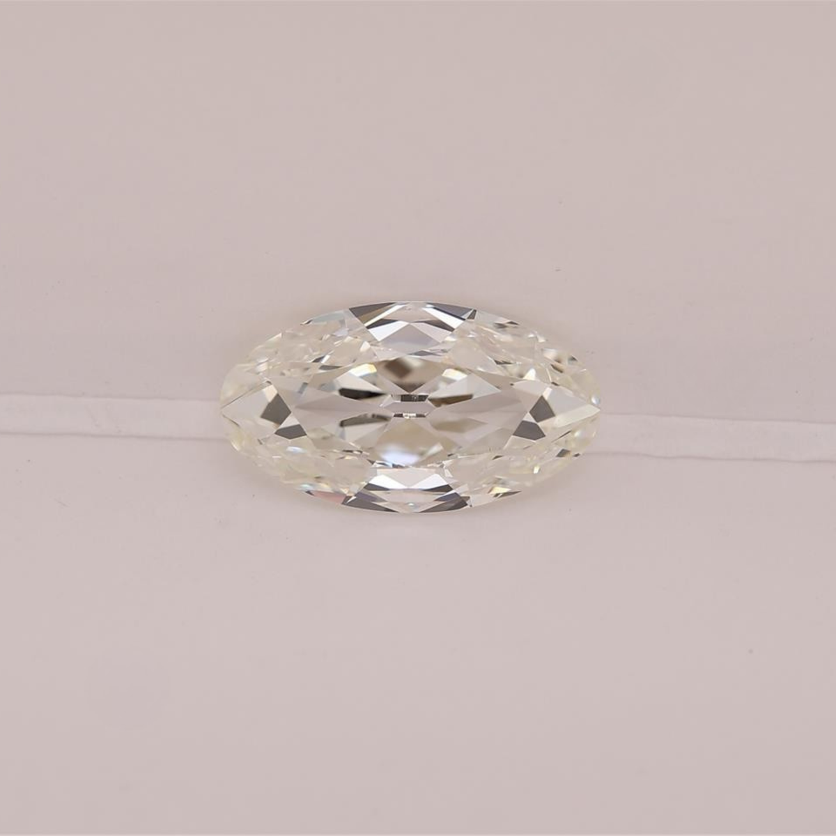 2.01 CRT J VS1 OVAL BRILLIANT CUT DIAMOND