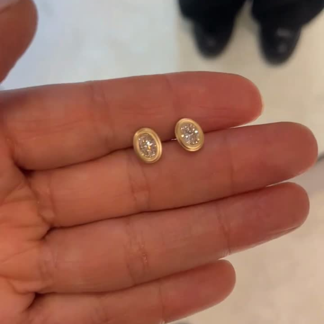SIENNE OVAL STUDS