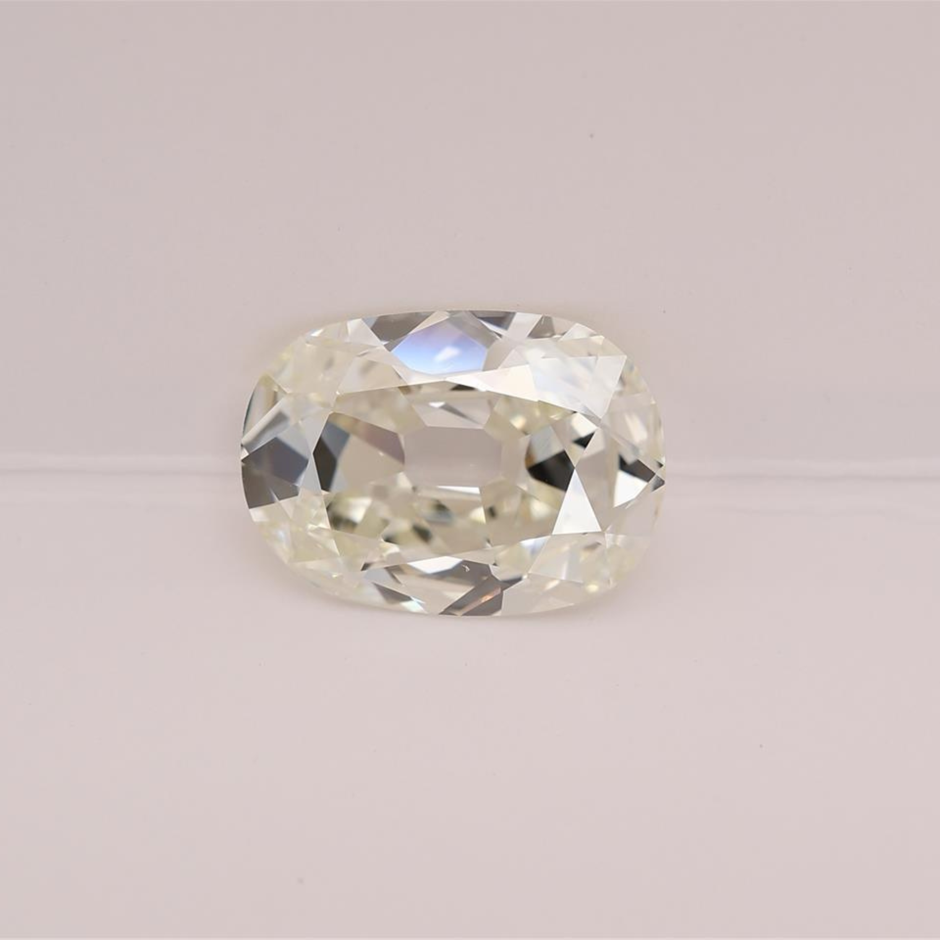 3.02 CRT L VS2 CUSHION BRILLIANT CUT DIAMOND