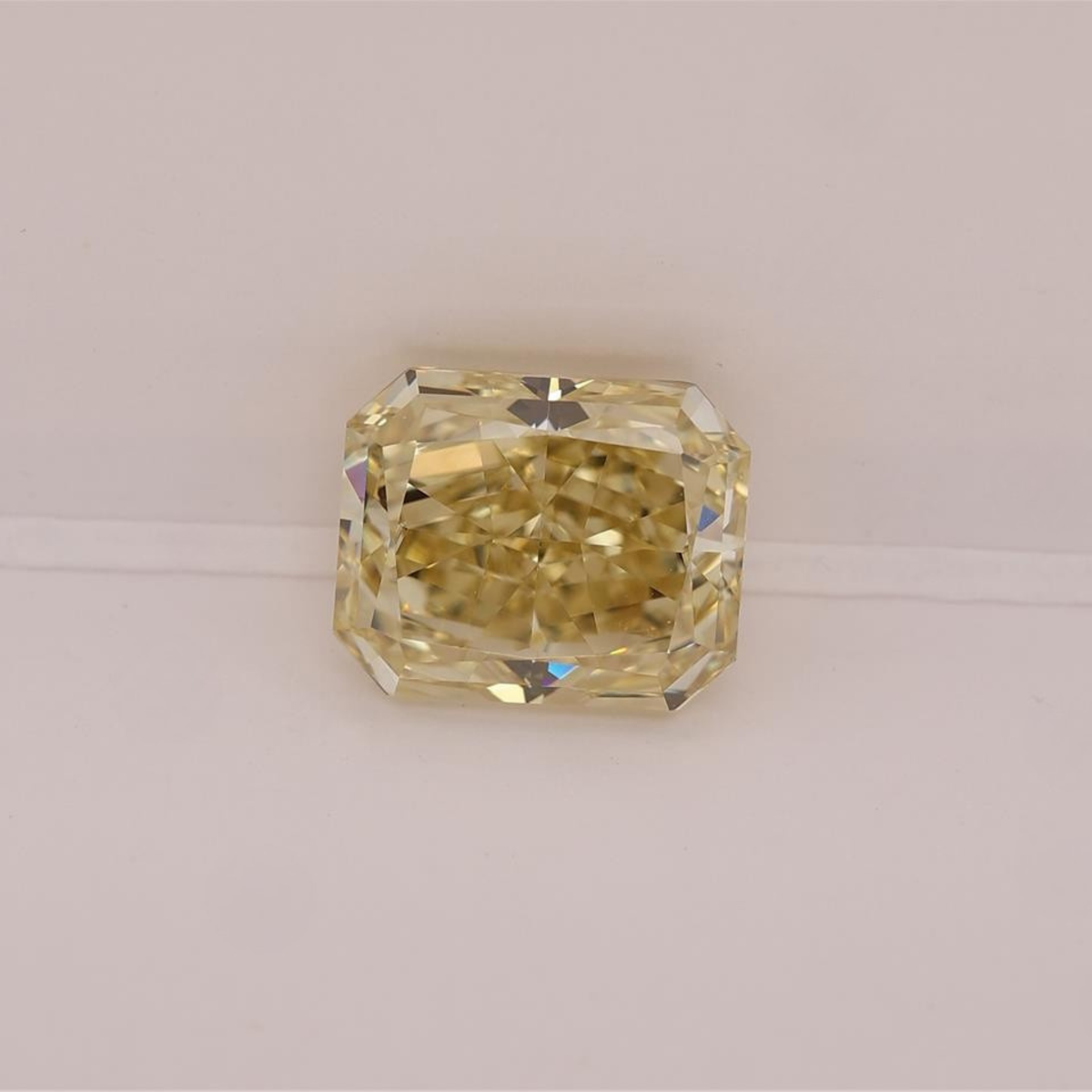 3.99 CRT FBY VVS1 RADIANT CUT DIAMOND