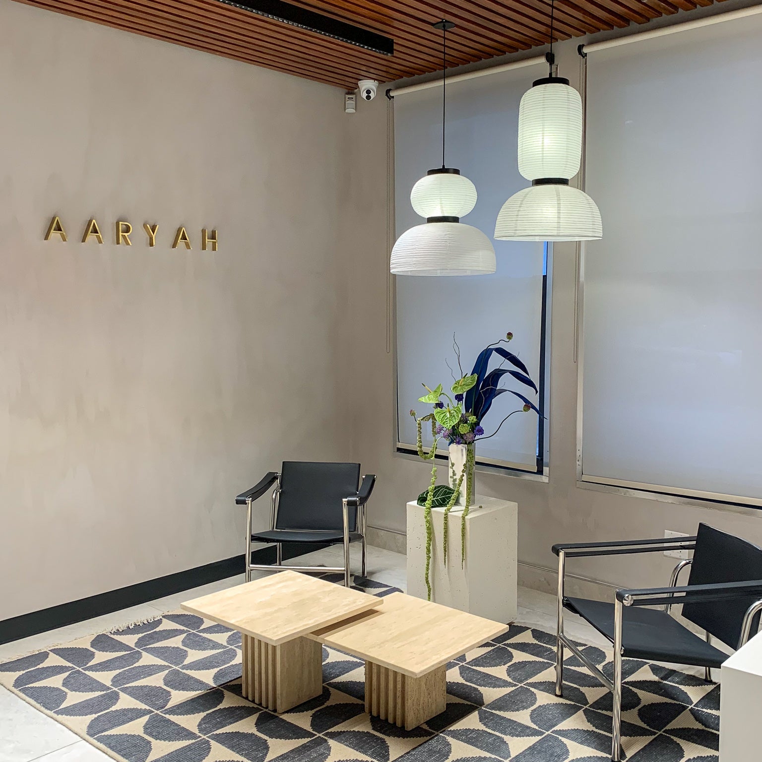 AARYAH - Showroom - Full Size