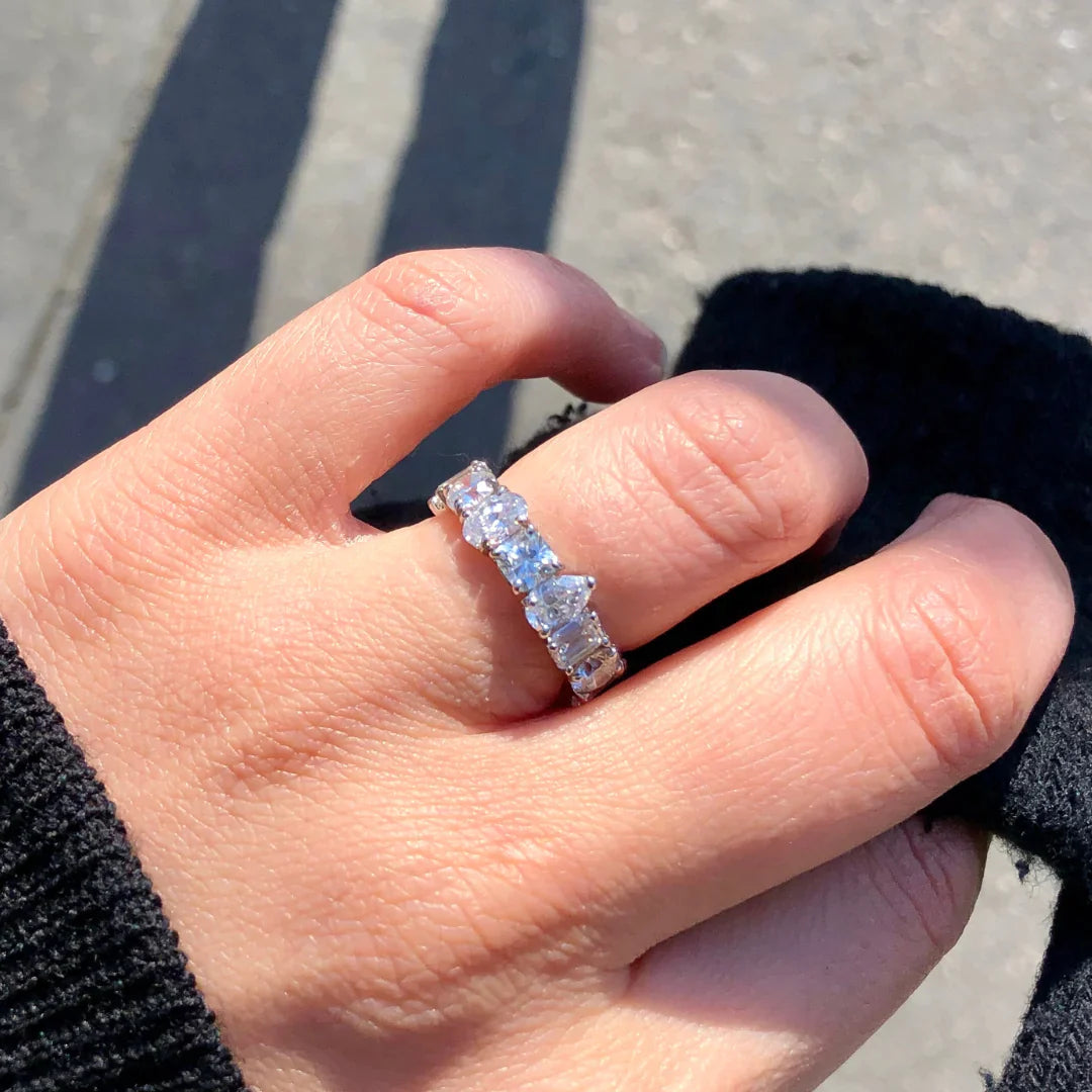 Custom ALAYA on hand