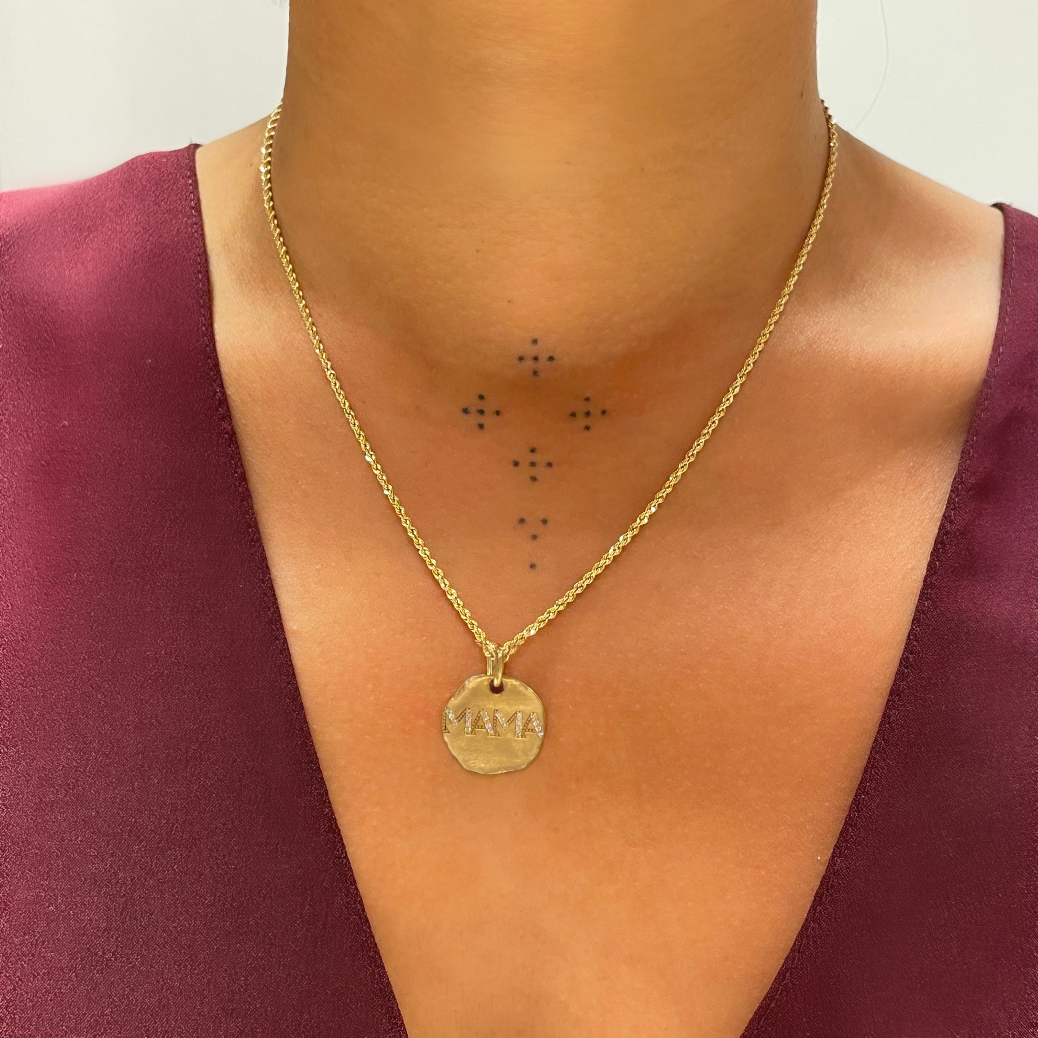 MAMA DIAMOND STYLIZED MEDALLION