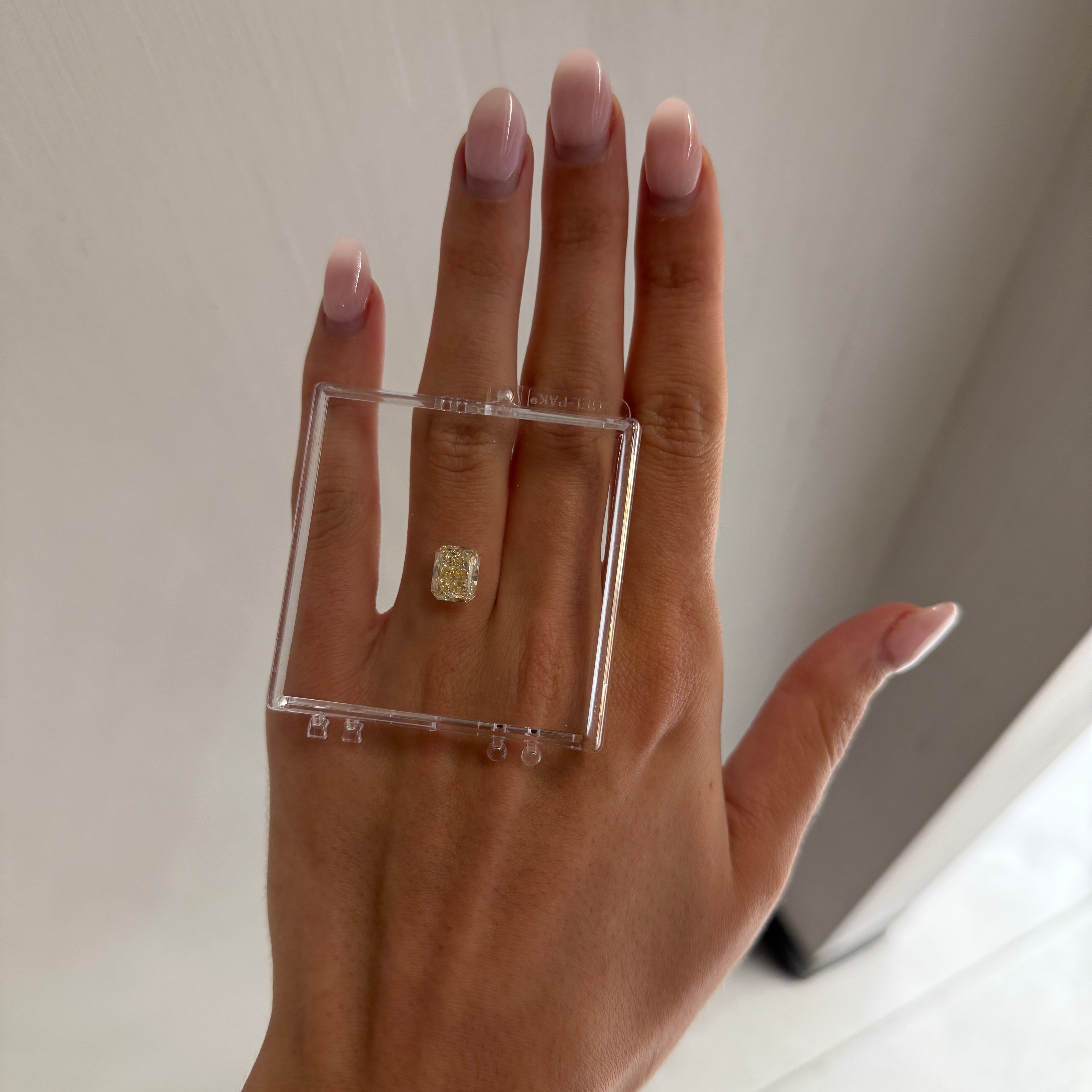 AARYAH | 3.16 CRT Y-Z VS1 RADIANT CUT DIAMOND