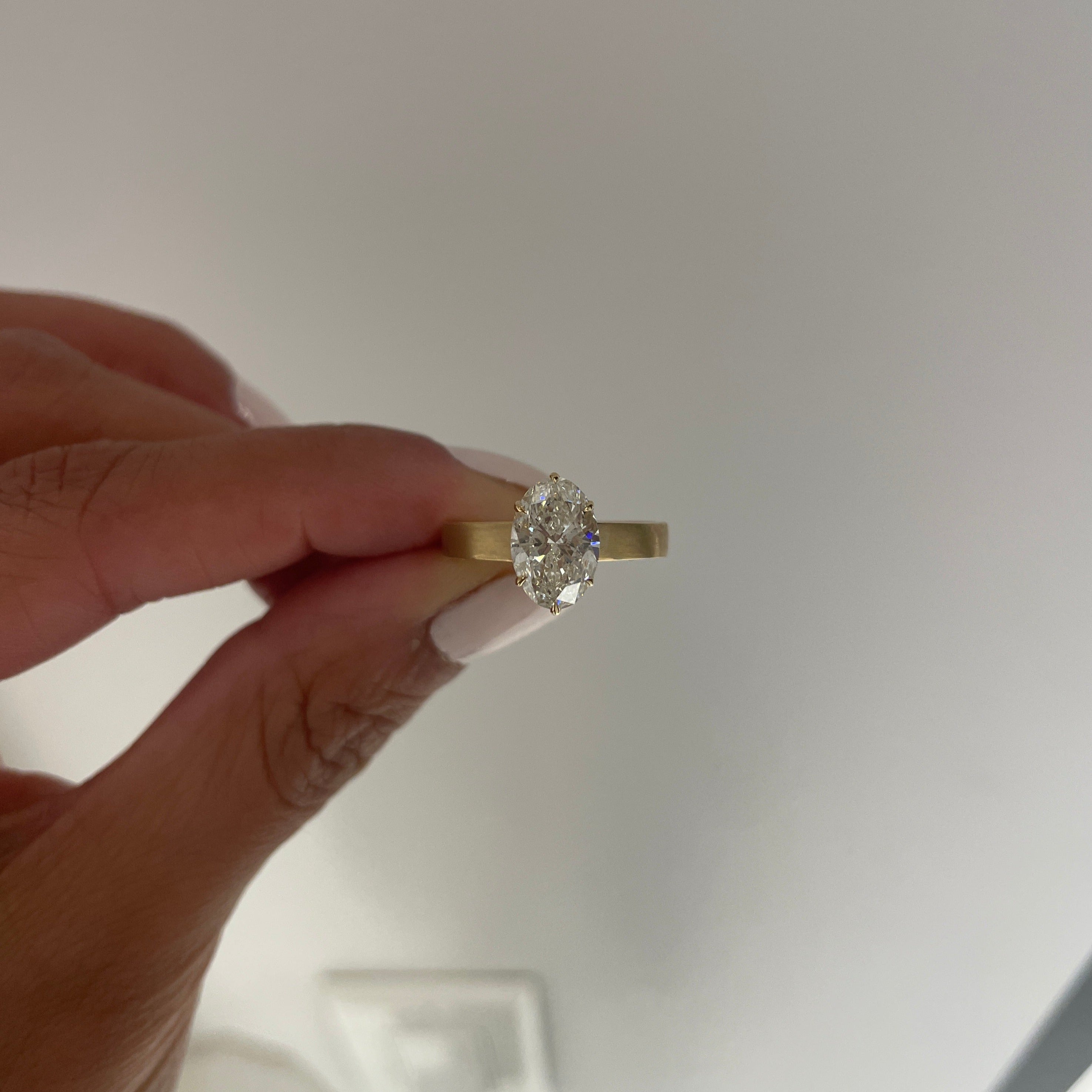 Modified SELENE with Oval Diamond, between finger