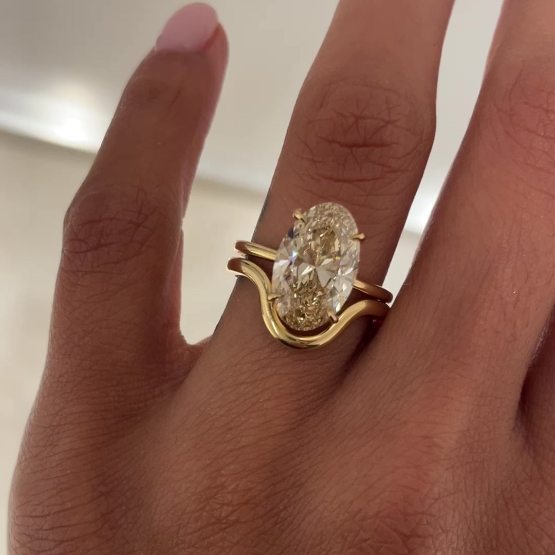 ALINA 4.02 with embrace wedding band