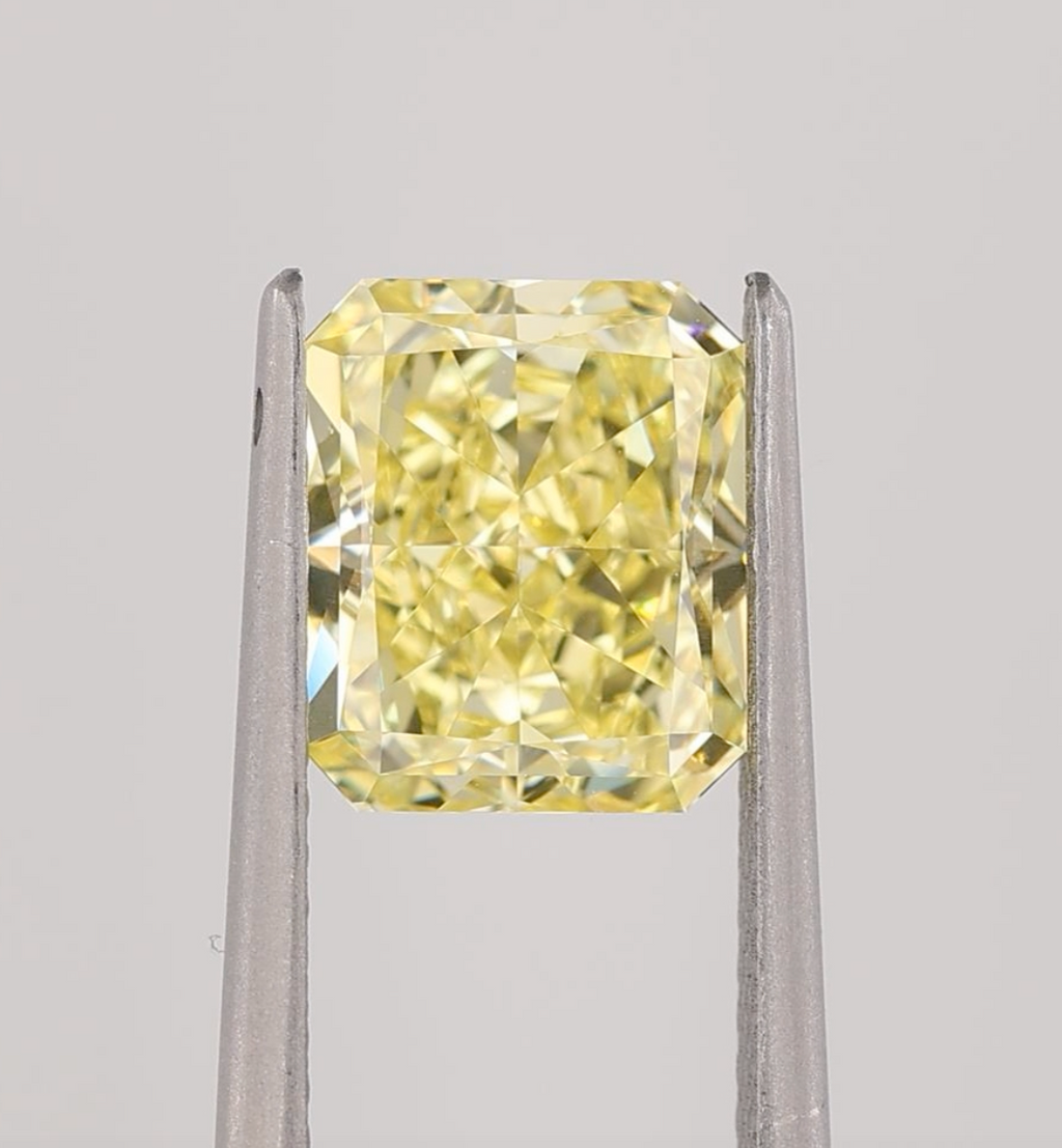 2.49 CRT FIY VVS2 RADIANT CUT DIAMOND - tweezers