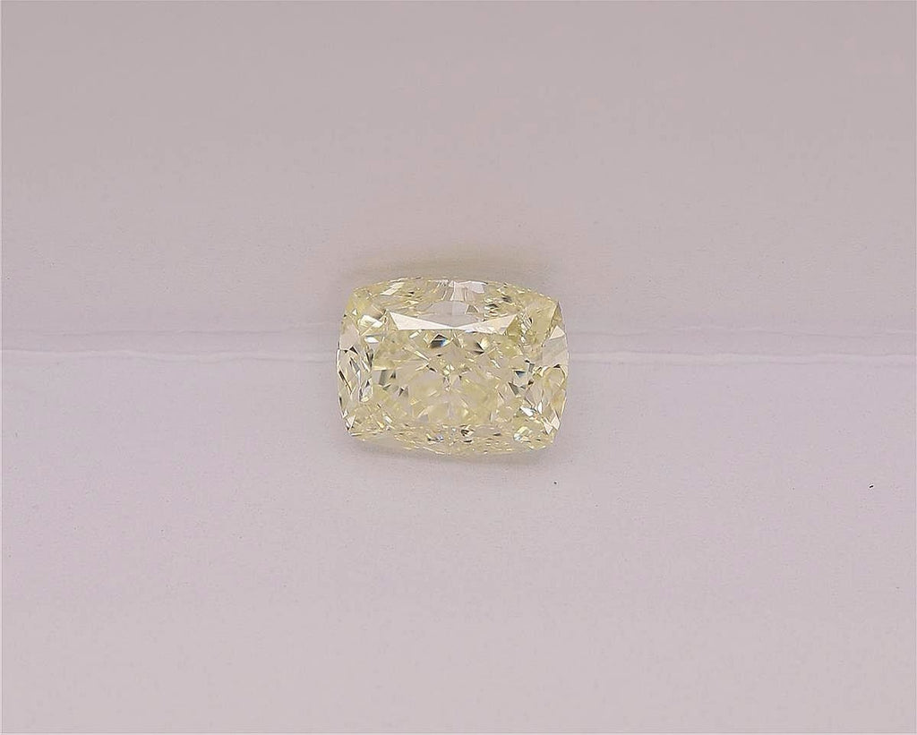 2.01 UV VVS2 diamond on a grey background