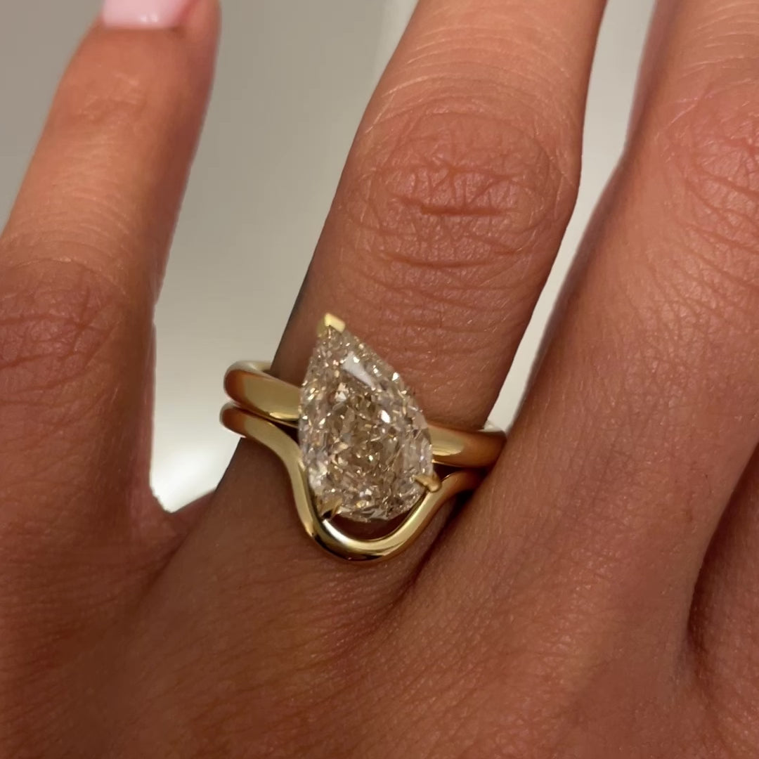 AURA 4.13, paired with Leila band